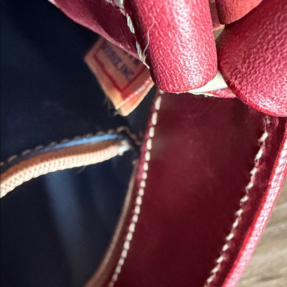 Dooney & Bourke Alto Ring Flap Italian Vachetta shoulder bag in red leather - Picture 12 of 13